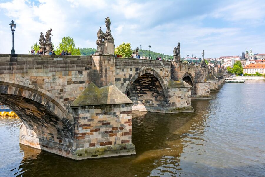 Prague: 3-Hour Old Town and Prague Castle Tour in German - The Old Town Hall and the Astronomical Clock, plus Kafka’s street-level drama