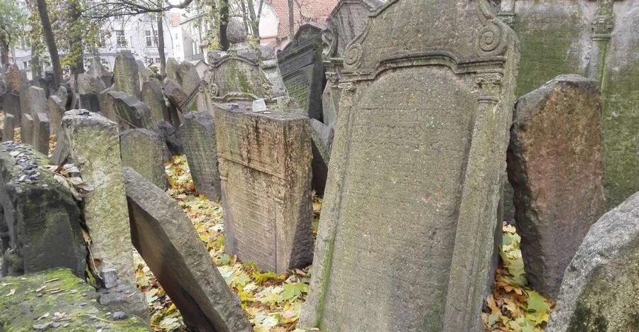 Prague: 3-Hour Private Jewish Quarter Tour - Synagogues you will actually recognize: Old-New and the ceremonial spaces