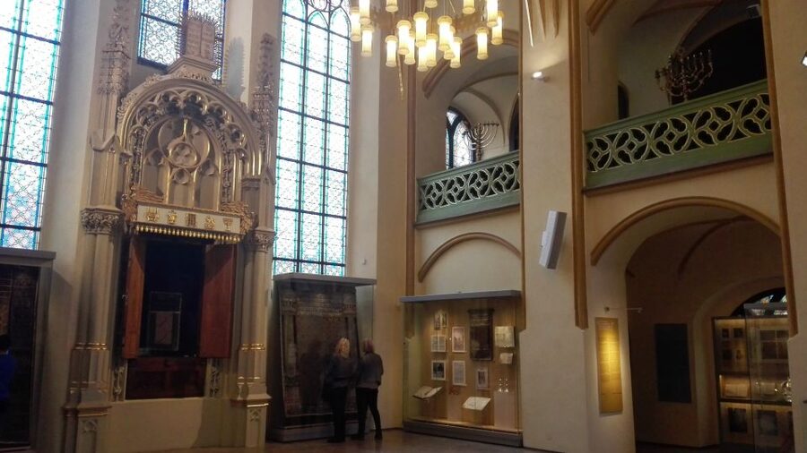 Prague: 3-Hour Private Jewish Quarter Tour - Old Jewish Cemetery: start with memory, not architecture