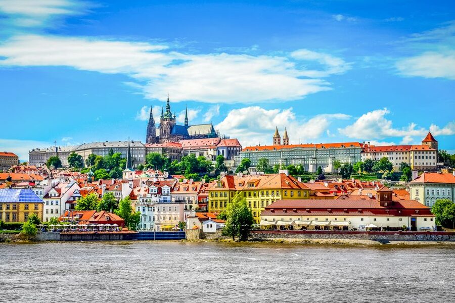 Prague: 45-Minute Sightseeing Cruise to Devil's Channel - Entering Čertovka: medieval houses close enough to feel the damp air