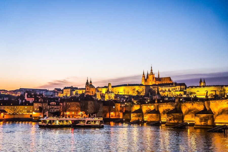 Prague: 50-Minute Sightseeing Evening Cruise - Audio Guide in 3 Languages: How to Actually Use It Without Stress