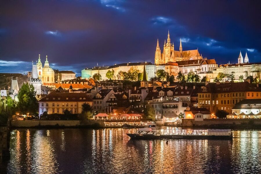 Prague: 50-Minute Sightseeing Evening Cruise - Kampa Island: A Calm Break Between the Greatest Hits