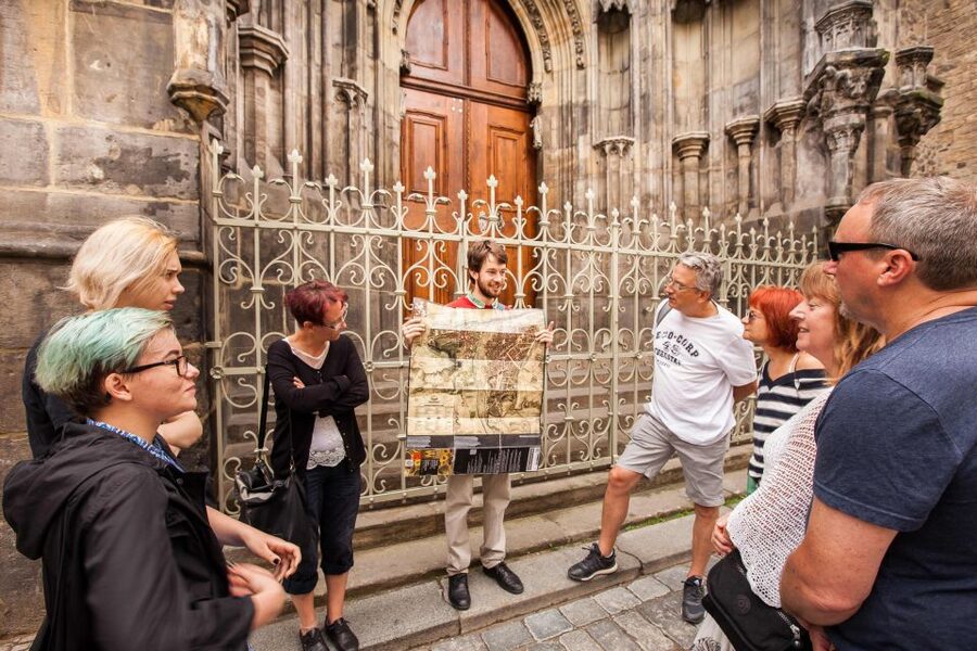 Prague: 6-Hour City Tour including Cruise and Lunch - Old Town walking: from Dům U Kamenného zvonu to the Astronomical Clock