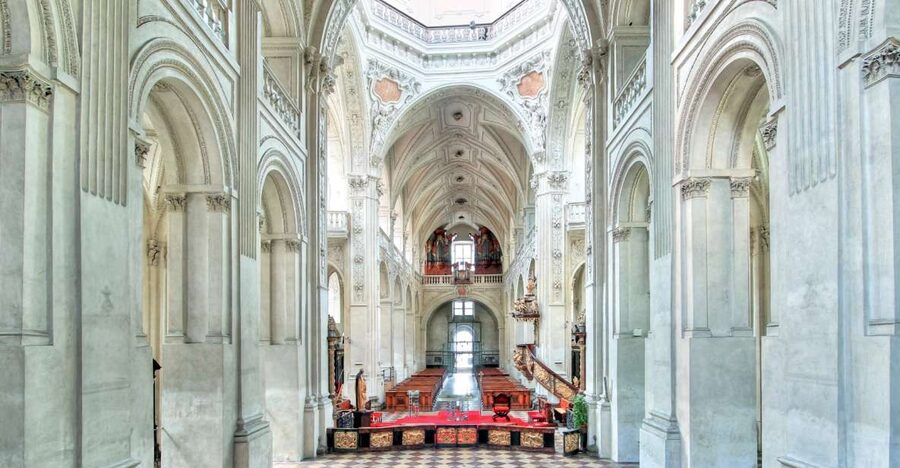 Prague: A. Vivaldi Four Seasons at St. Salvator Church - Seating Reality: Pews, Views, and How to Feel Comfortable