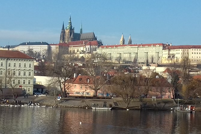 Prague Airport Private Arrival Transfer - Baggage rules and oversized items: where you need to be realistic