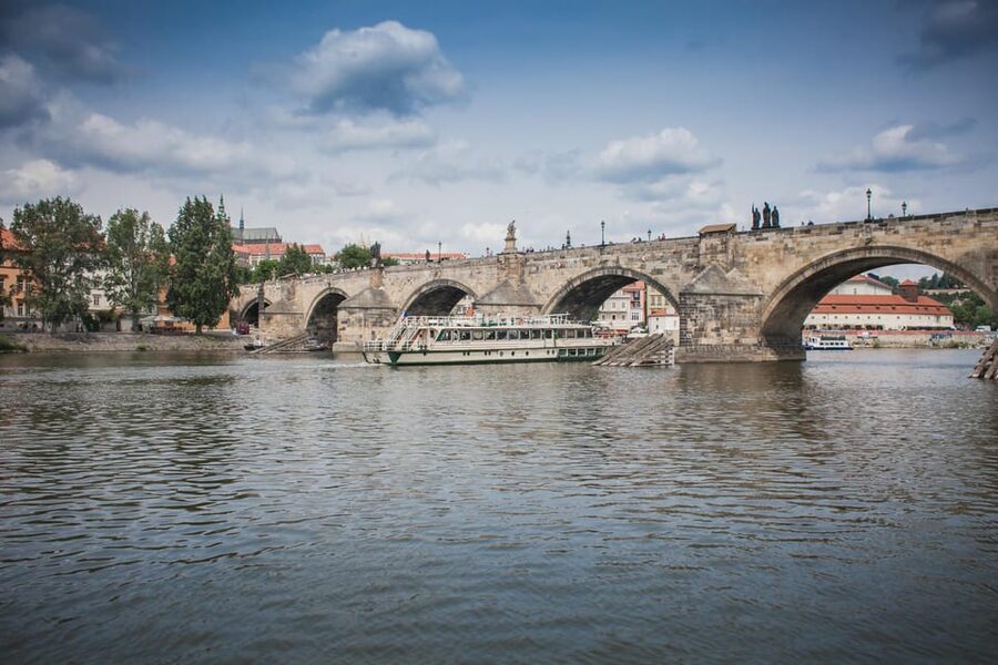 Prague: An unforgettable 2-hour cruise on the Vltava River. - Tips to get more from your 2-hour cruise