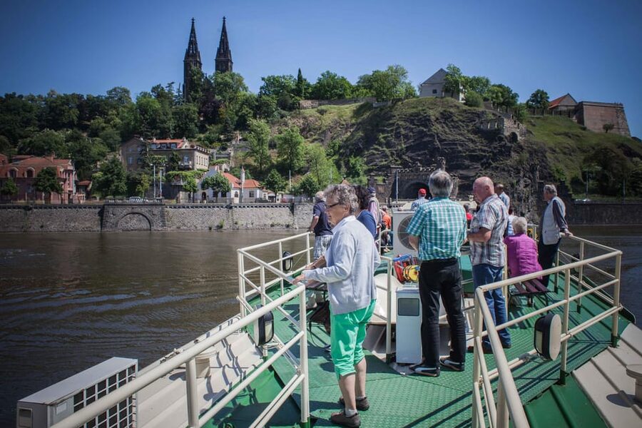 Prague: An unforgettable 2-hour cruise on the Vltava River. - The 2-hour route: Charles Bridge, Prague Castle, and the river’s turns