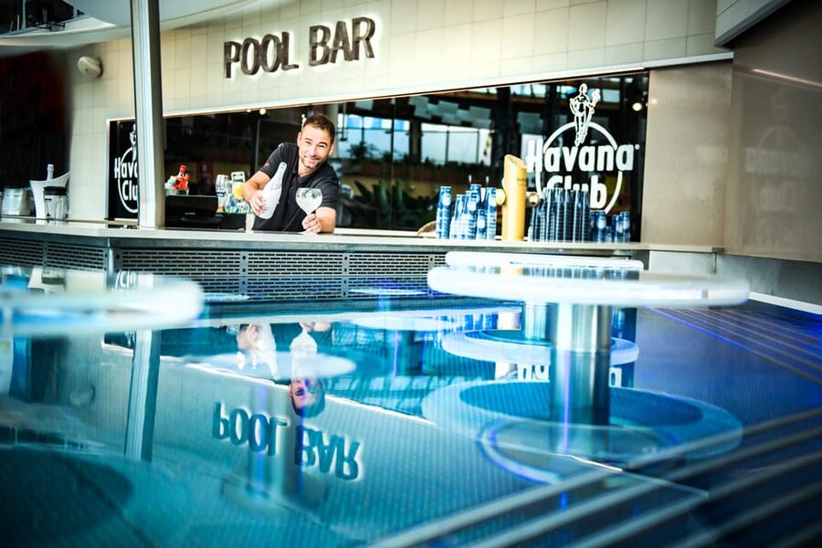 Prague: Aquapalace Indoor/Outdoor Water Park Ticket - Included vs Extra Wellness: Sauna World and the Spa Budget