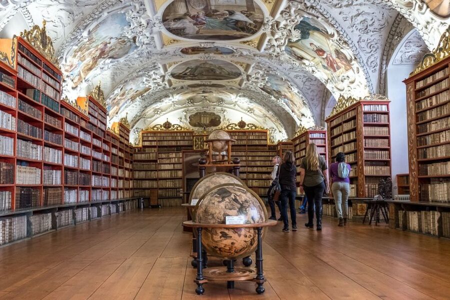 Prague Beer and Baroque: A Highbrow Brew Tour - Black Monks brews, tastings of 8 samples, and how the food plan works