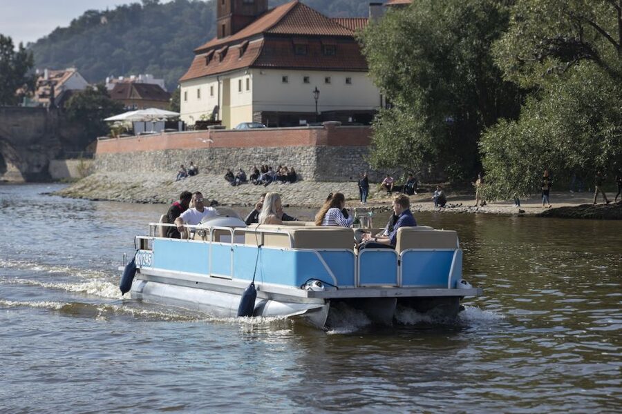 Prague: Beer Boat Tour - Budvar beer, prosecco, or cider: how the included drinks shape the vibe