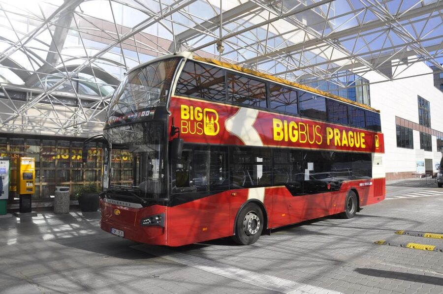 Prague: Big Bus Hop-on Hop-off, Castle Tour and River Cruise - Getting to Old Town and the Astronomical Clock without stress