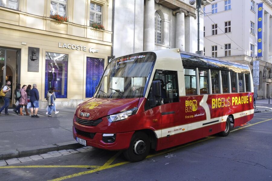 Prague: Big Bus Hop-on Hop-off, Castle Tour and River Cruise - Comfort and small gotchas: headphones, apps, and queueing