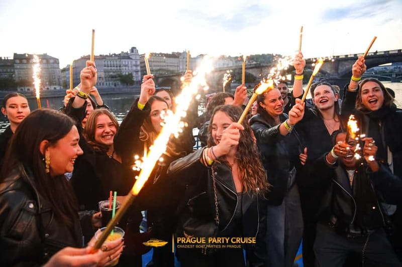 Prague : Boat Party with Afterparty at EPIC - Welcome shots and summer decor, small touches that set the mood