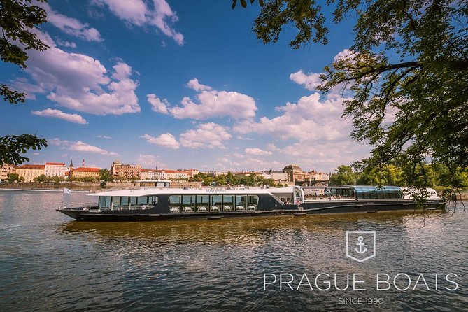 Prague Boats 2-hour Lunch Cruise - Buffet lunch and the welcome drink, plus your drink budget