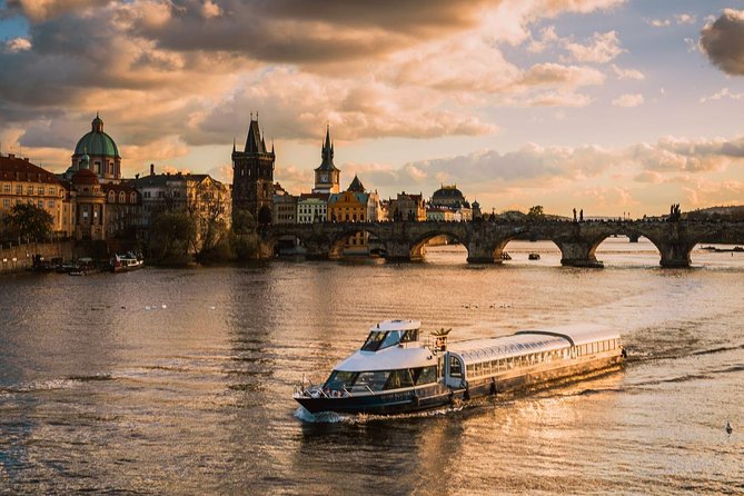 Prague Boats 3-hour Dinner Cruise - A 3-hour Prague Dinner Cruise Built for City Lights