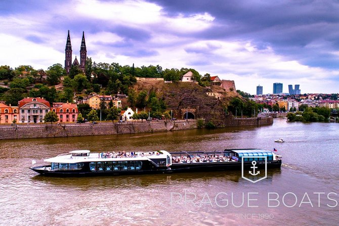 Prague Boats 3-hour Dinner Cruise - Smíchov Locks Adds a Little Drama to the 3-Hour Loop