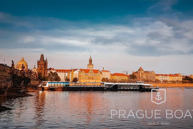 Prague Boats 3-hours Crystal Dinner Cruise - Smíchov lock twice: why the river traffic can change your view