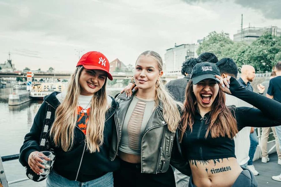 Prague: Booze Cruise with Open Bar and Duplex Entry - Key highlights you should care about