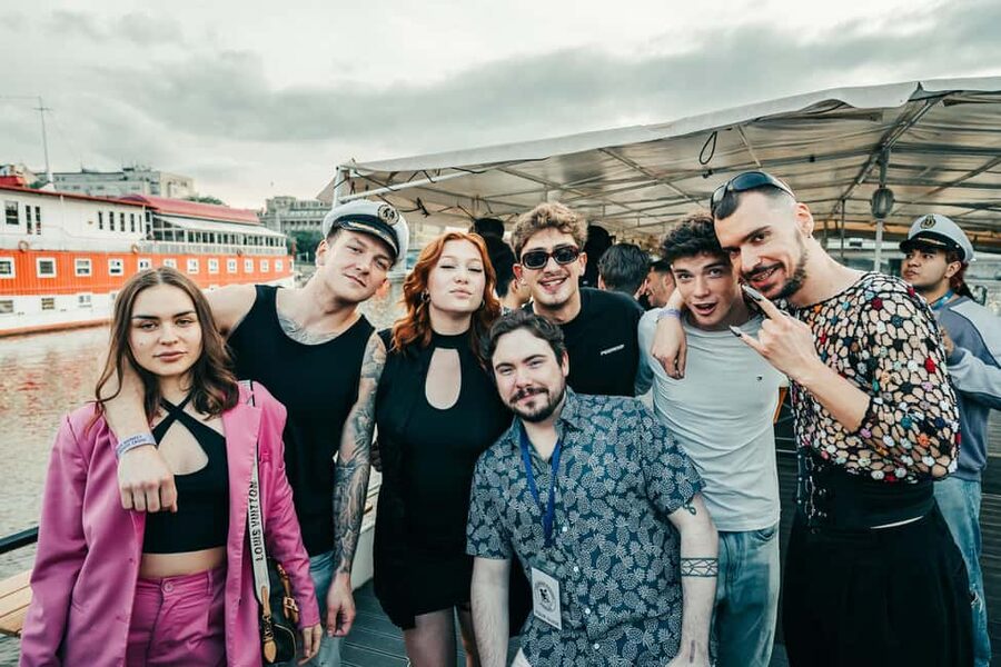 Prague: Booze Cruise with Open Bar and Duplex Entry - How the 2-Hour Open Bar and Live DJ Set the Tone on the Vltava