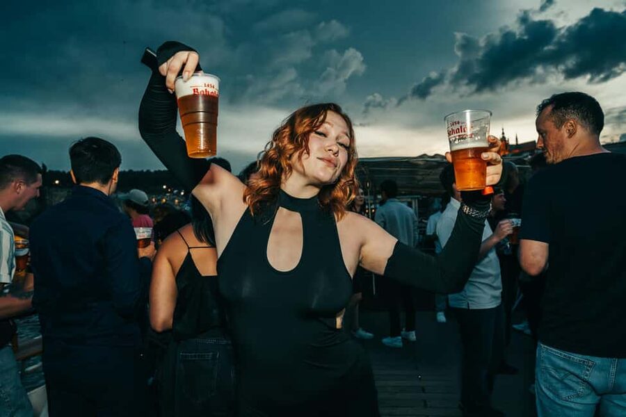 Prague: Booze Cruise with Open Bar and Duplex Entry - Price and Value: When This $73 Package Makes Sense
