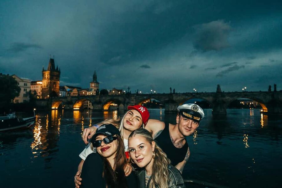 Prague: Booze Cruise with Open Bar and Duplex Entry - Group Size and the Party Reality on a Boat Cruise