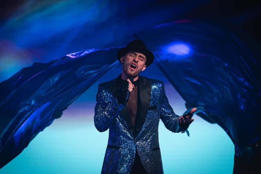 Prague:Breathtaking Cabaret Show with 4-Course Dinner Option - Choosing Your Seat: Tier 1 vs Center vs Rear