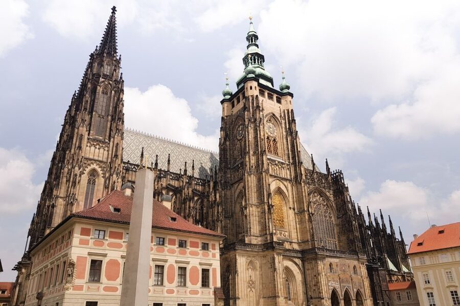 Prague Castle: Admission Ticket With Transfer And Audioguide - Golden Lane: small houses, big context