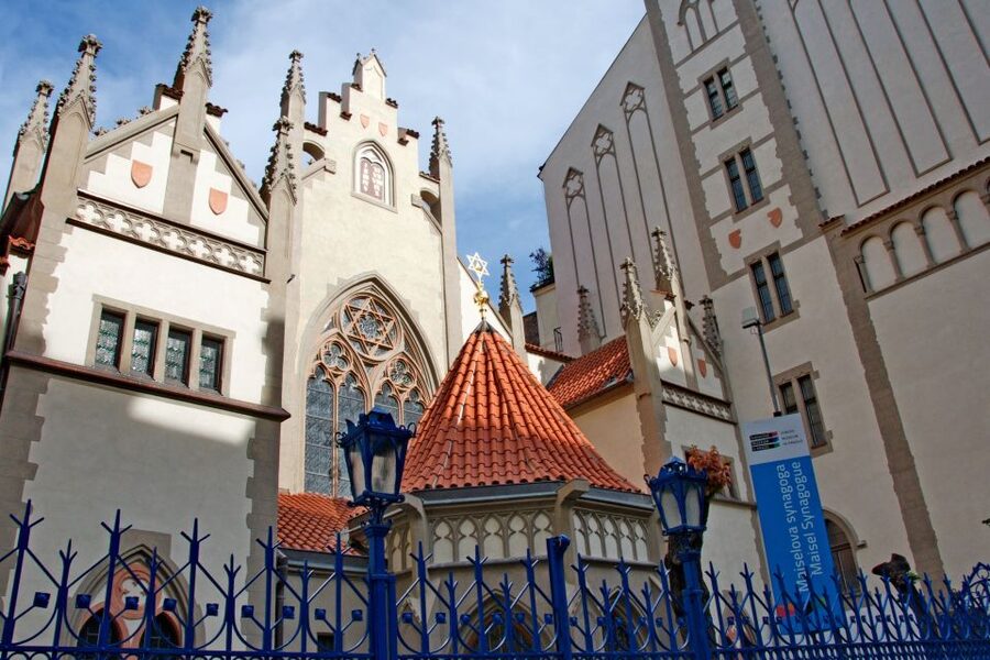 Prague: Castle and Jewish Quarter Tour - A 4-Hour Best-Of Route From Charles Bridge to Prague Castle