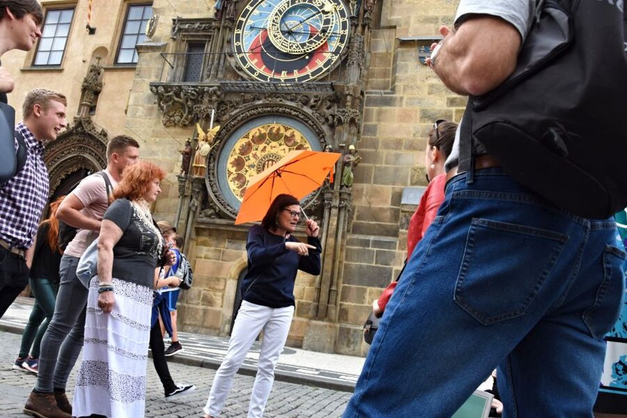 Prague: Castle and Jewish Quarter Tour - Old Town Square and the Astronomical Clock Moment