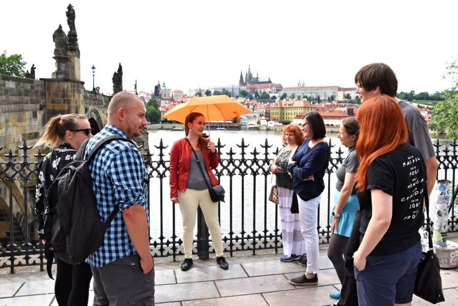 Prague: Castle and Jewish Quarter Tour - What the Guide Adds Beyond the Sights