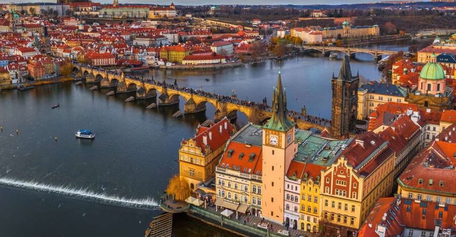 Prague: Castle and Jewish Quarter Tour with Cruise and Lunch - Who this tour suits best, and who should adjust expectations