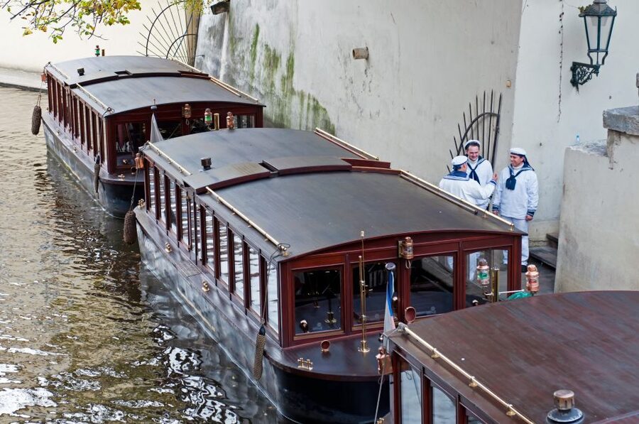 Prague: Castle and Jewish Quarter Tour with Cruise and Lunch - Price and value: what you get for about $100
