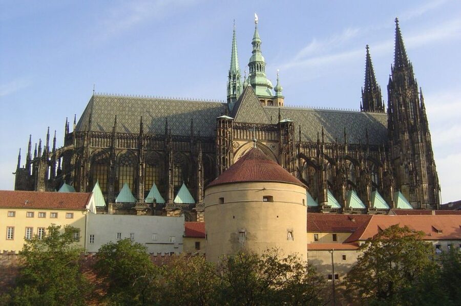 Prague: Castle and Lesser Town Walking Tour with Local Guide - A smart 3-hour mix: Prague Castle big scale, Lesser Town small scale