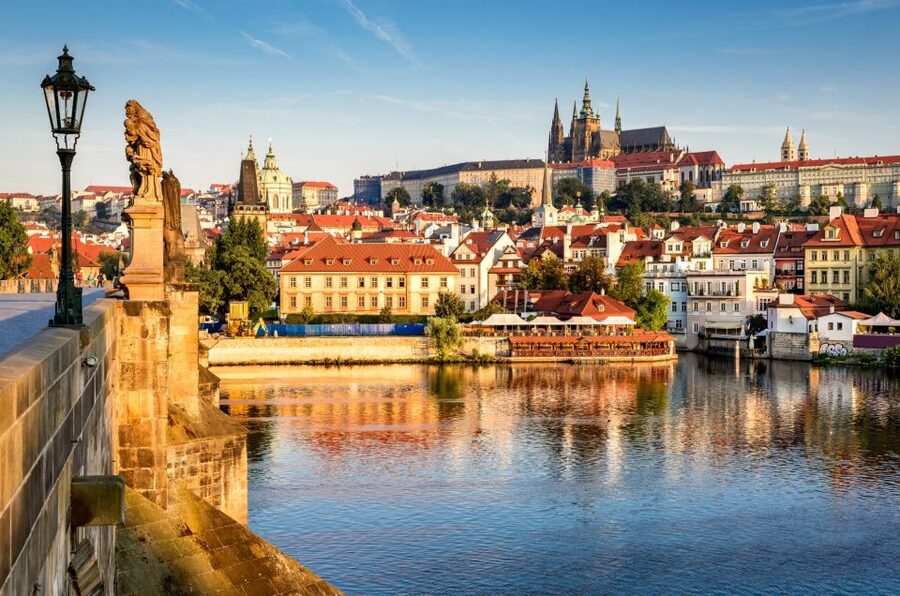 Prague Castle and St. Vitus Cathedral Private Walking Tour - Meeting point and the first 15 minutes you should not rush