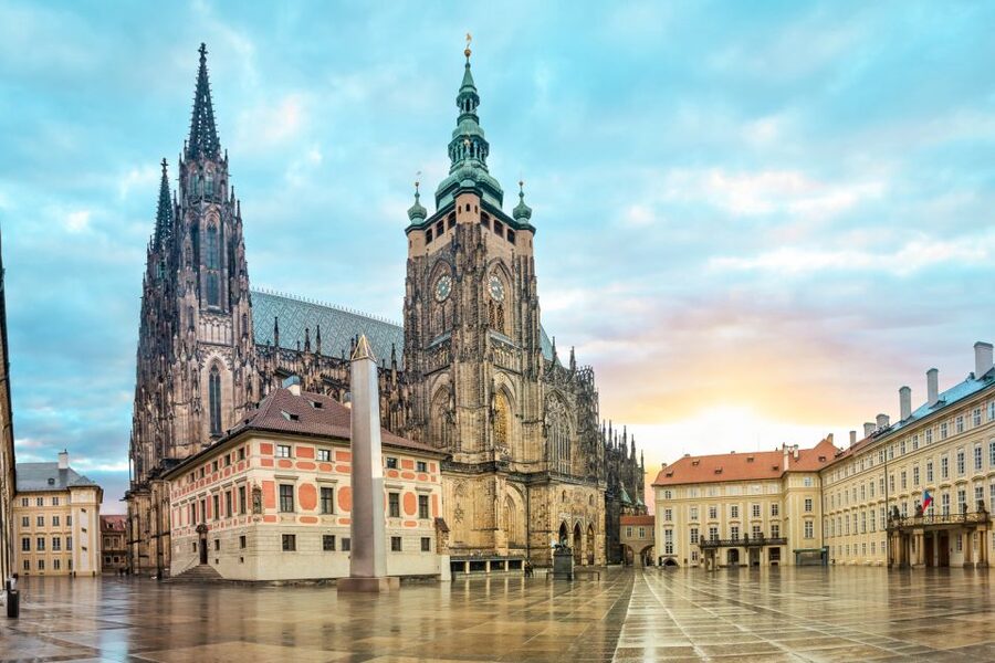 Prague Castle & Castle District: 2-Hour Guided Tour - Prague Castle in 2 hours: what you get and what you won’t