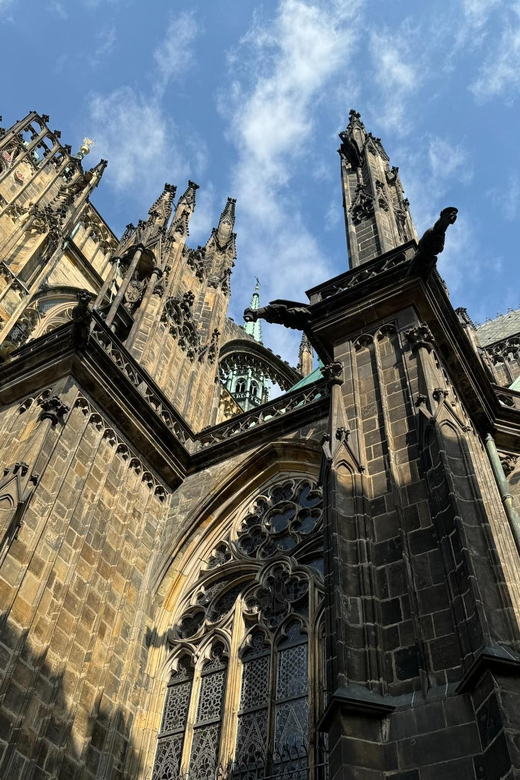 Prague Castle Interiors & Changing of the Guard-Small group - Getting to the meeting point: Malostranská, the tram ride, and your blue-umbrella guide