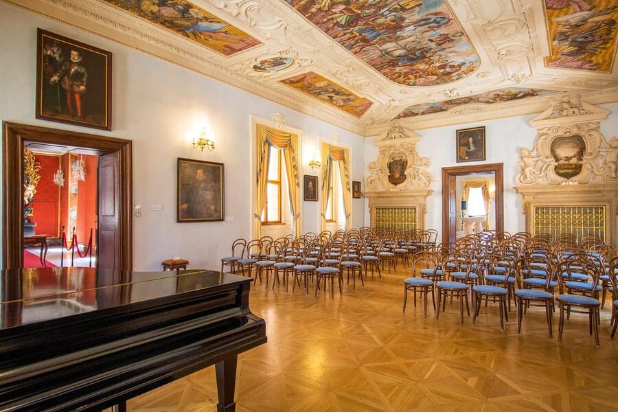 Prague Castle: Midday Classical Concert at Lobkowicz Palace - Inside the 17th-century Baroque Concert Room: acoustics, intimacy, and the pace of an hour