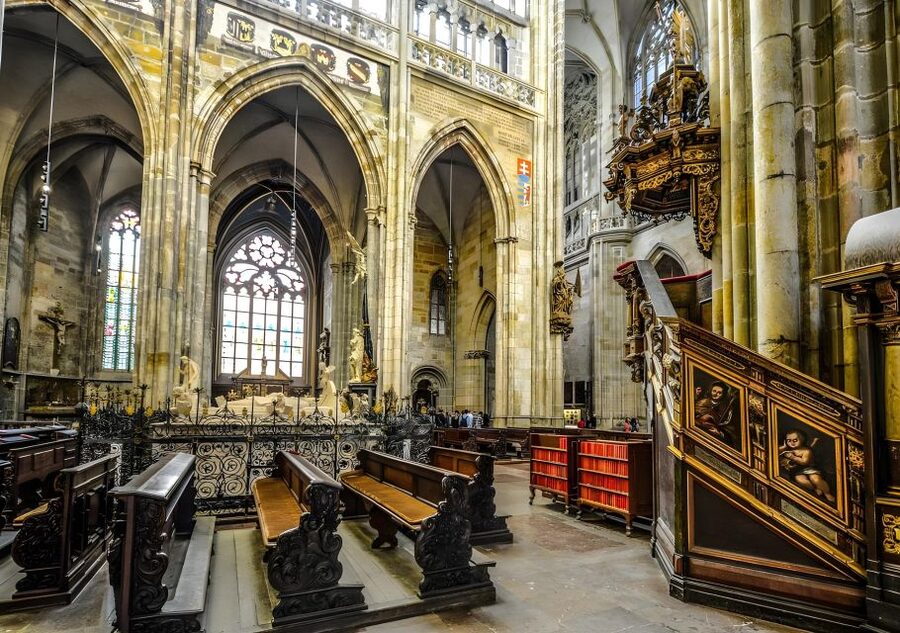 Prague Castle: Royal Palace, Cathedral, and Golden Lane Tour - The Military Corridor and the Heavy Details: Shields, Armor, and Dungeons