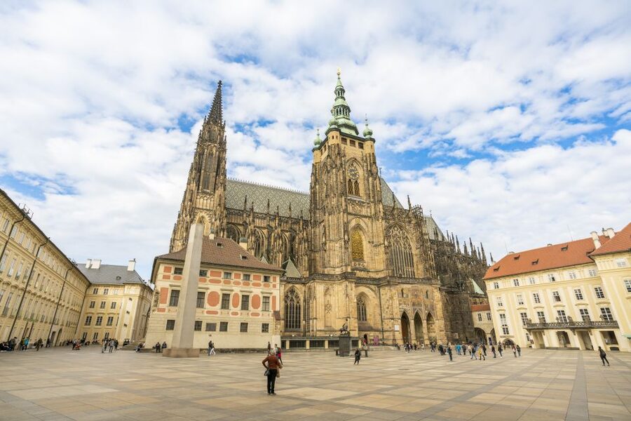 Prague: Castle Tour with Local Guide and Entry Ticket - Golden Lane: from working cottages to famous-name footsteps