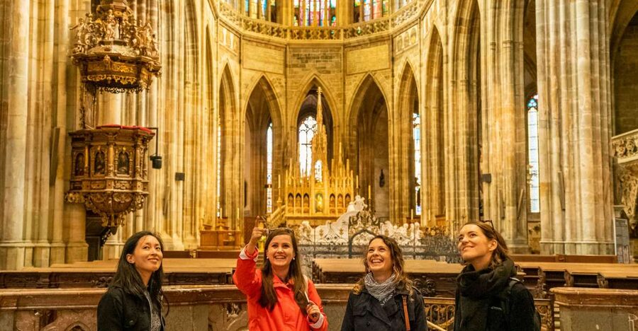 Prague: Castle Tour with Local Guide and Entry Ticket - Why this Prague Castle tour works so well in 150 minutes