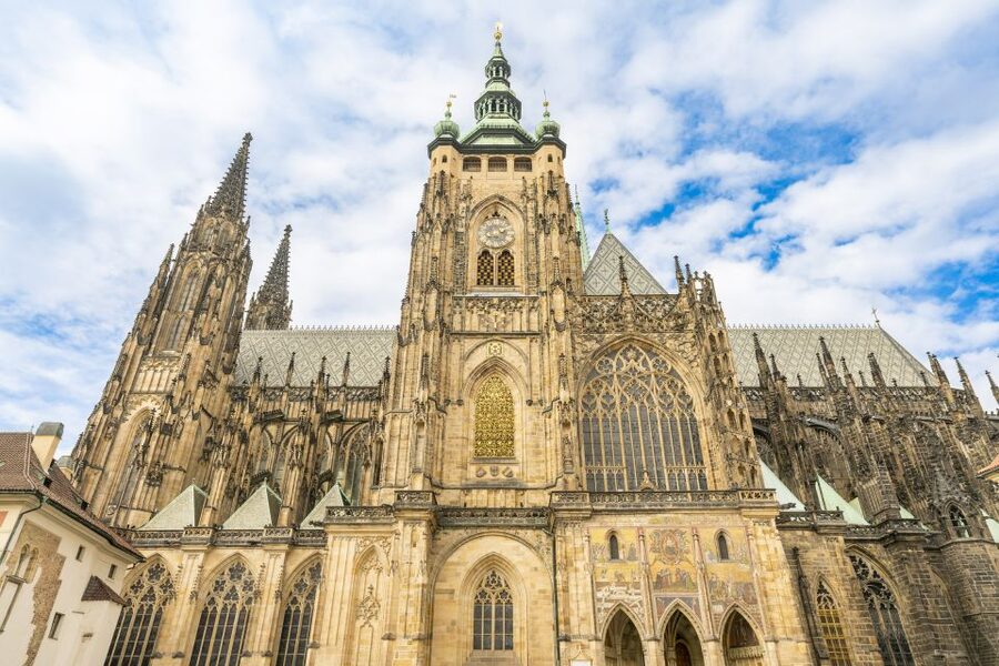 Prague: Castle Tour with Local Guide and Entry Ticket - The Defenestration of Prague: history you can point to with your finger