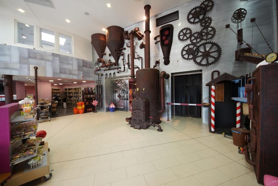 Prague: Chocotopia Chocolate Factory Tour Ticket + Workshop - The Mexican plantation set, parrots included, plus pure cacao tasting