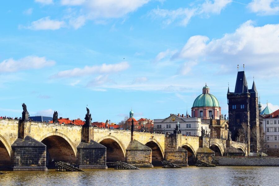 Prague City: 1-Hour Orientation Tour by Bus - Finding the Bus at Parizska, Right by Old Town Square
