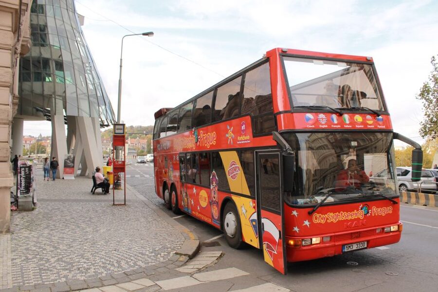 Prague: City Sightseeing HOHO Bus Tour & Optional Boat Tour - Making the most of the audio and avoiding common hiccups