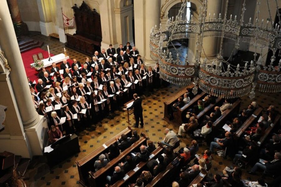 Prague: Classical Concert in St. Nicholas Church - Who should book this concert, and who should skip it