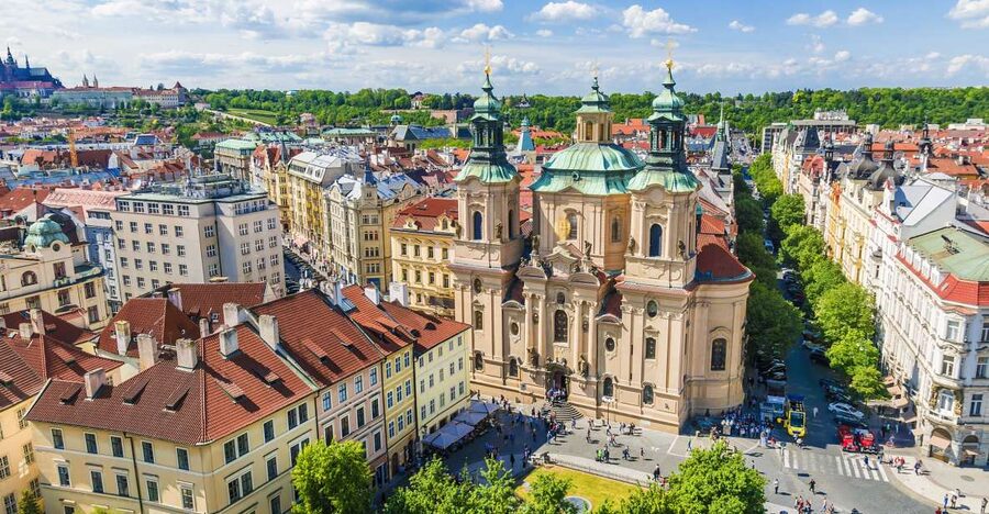Prague: Classical Concert in St. Nicholas Church - Entering for the first time: meeting point and how the hour runs