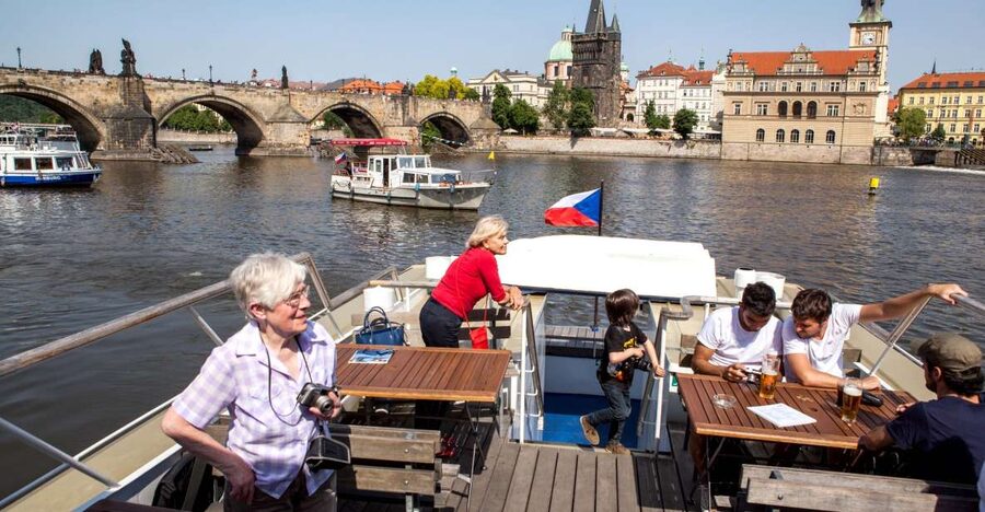 Prague Cruise: 1-Hour on the River Vltava - A 1-hour loop on the Vltava: what the timing really buys you
