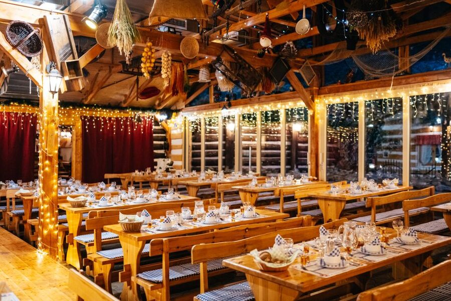 Prague: Dinner with Folk Show and Open Bar - The Czech restaurant experience and what you get with the meal
