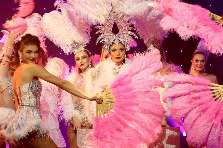 Prague: Evening Czech Cabaret Show at the Hybernia Theater - Photo Time Before the Show: Turn Glamour Into a Memory