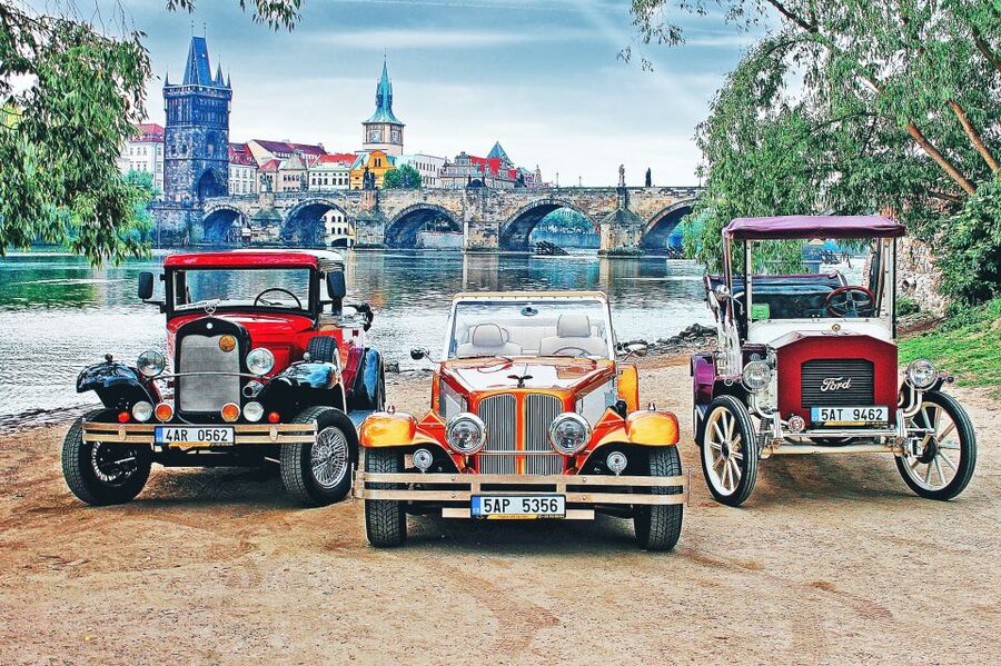 Prague: Fairytale Karlstejn Castle in Retro-Style Car - Inside the Chapel of the Holy Cross, where Master Theodoric comes alive